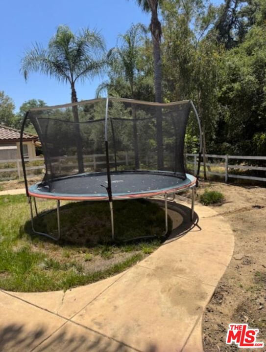 1808 Fallbrook Oaks Court, Fallbrook CA: https://media.crmls.org/mediaz/5c8f4ff7-7874-4efe-8218-9d8043b6e3ea.jpg