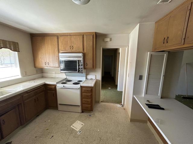 1638 La Tierra Ln, San Marcos CA: https://media.crmls.org/mediaz/5c8f95de-a56b-411e-afe5-d486167ead14.jpg