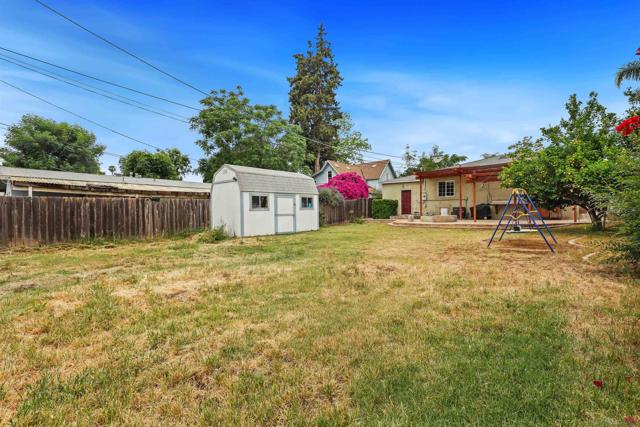 231 E 5Th Ave, Escondido CA: https://media.crmls.org/mediaz/5c8fa06e-f18e-43b5-8387-75f0c89f61e3.jpg