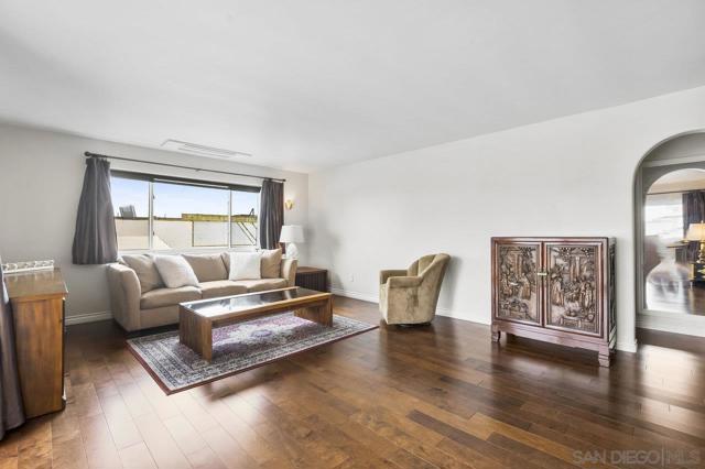 2244 2nd Avenue, San Diego CA: https://media.crmls.org/mediaz/5c8feedf-2eab-46e1-a665-2b2f76e55db5.jpg