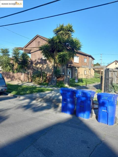 238 S 3Rd St, Richmond CA: https://media.crmls.org/mediaz/5c9012a9-35be-4186-bf71-fa4a44a086fa.jpg