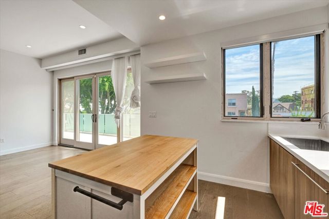 1249 N Formosa Avenue, West Hollywood CA: https://media.crmls.org/mediaz/5c9020b7-2b3b-4da1-ae17-c8c014056610.jpg