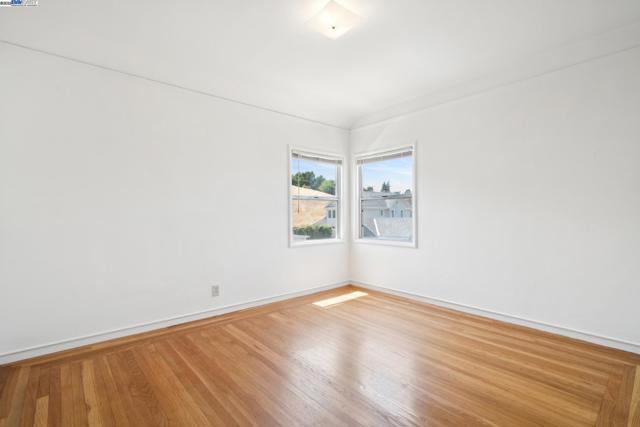 2200 Peach St, Pinole CA: https://media.crmls.org/mediaz/5c90b8ca-75f3-4d64-969f-104a89a581da.jpg