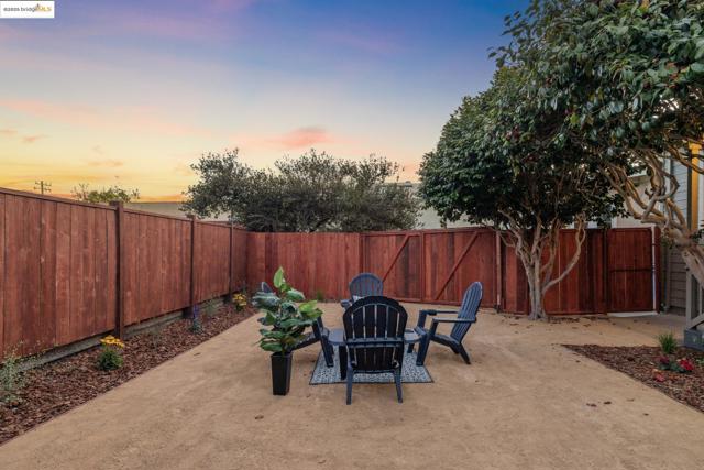 1092 Dwight Way, Berkeley CA: https://media.crmls.org/mediaz/5c90c9a9-ef25-47d7-a5a6-4453c1f2f13b.jpg