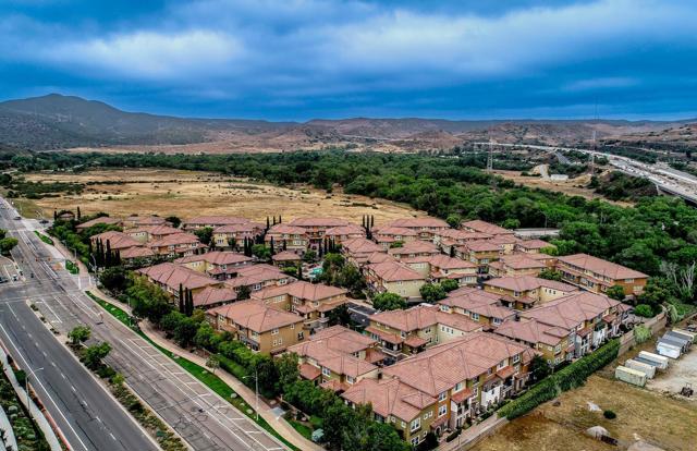 43 Via Sovana, Santee CA: https://media.crmls.org/mediaz/5c90e409-f5c8-4fd0-9893-80b8dd260988.jpg