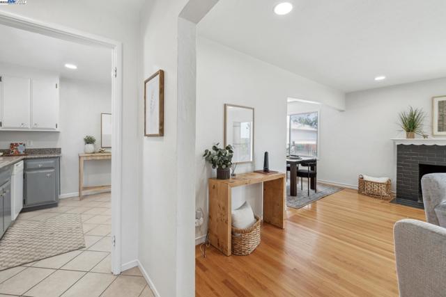 4859 Seaview Ave, Castro Valley CA: https://media.crmls.org/mediaz/5c91289b-e578-4534-9afc-dd251dcf4e8c.jpg