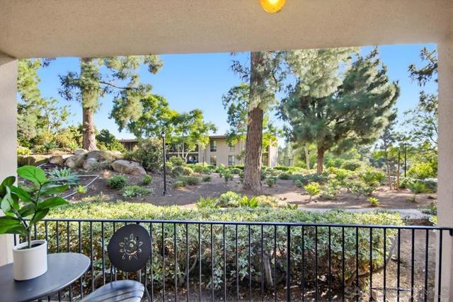 7858 Cowles Mountain Ct, San Diego CA: https://media.crmls.org/mediaz/5c925b48-fd2c-48c9-b7c3-f1e5b06e374c.jpg
