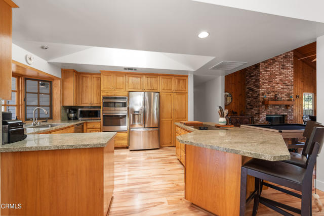 4850 N Moorpark Road, Thousand Oaks CA: https://media.crmls.org/mediaz/5c9292ac-d714-4fab-b168-8b081fd6bcdc.jpg