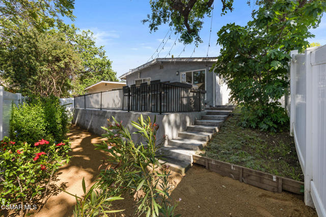 789 Glen Oaks Road, Thousand Oaks CA: https://media.crmls.org/mediaz/5c929c2f-5d49-4f5f-a2b7-2993da96d886.jpg