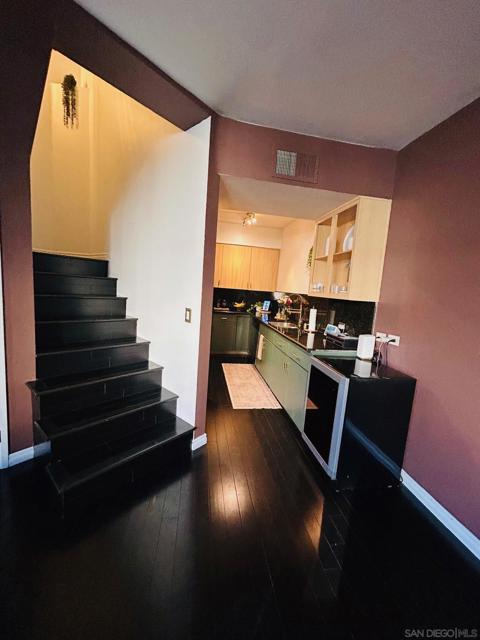101 Market Street, San Diego CA: https://media.crmls.org/mediaz/5c92a155-9bca-451e-a60b-ed2a0068a43c.jpg