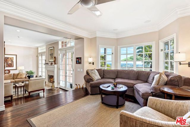 2286 Canyonback Road, Los Angeles CA: https://media.crmls.org/mediaz/5c92d03d-14d3-463a-8dfe-4a24522e2819.jpg
