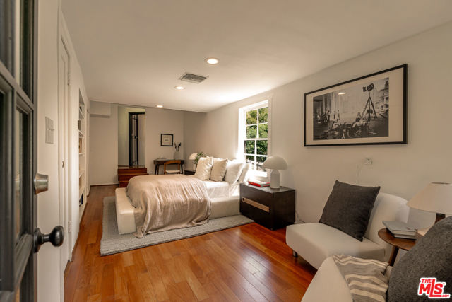 3105 Ledgewood Drive, Los Angeles CA: https://media.crmls.org/mediaz/5c944207-073b-45c5-bb9e-220cac7a4b99.jpg