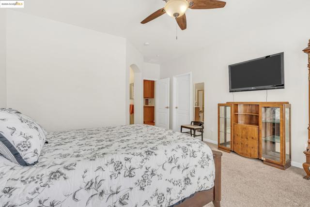 1185 BACCHINI LANE, Brentwood CA: https://media.crmls.org/mediaz/5c946d32-da93-4f1b-9767-fbf13b581837.jpg