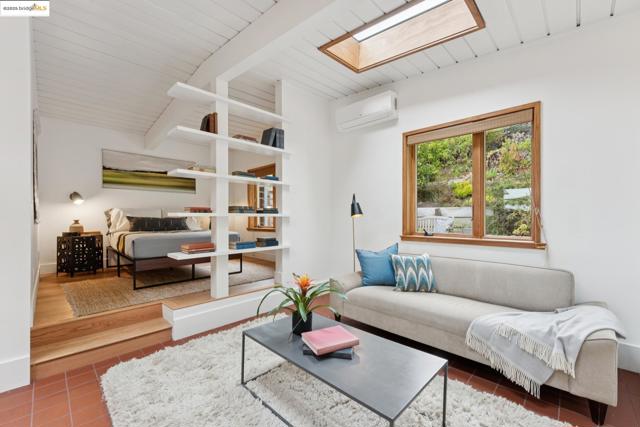 1415 Devonshire Dr, El Cerrito CA: https://media.crmls.org/mediaz/5c94891c-8a5d-45f8-9d02-c05426720b0b.jpg