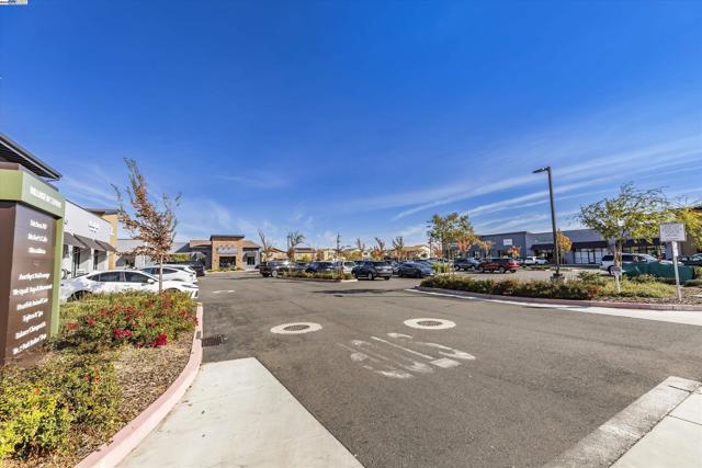 2024 Honey Church Pl, Roseville CA: https://media.crmls.org/mediaz/5c94e656-516e-46ab-8513-e51d5bcdec35.jpg