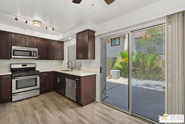 1852 N Mira Loma Way, Palm Springs CA: https://media.crmls.org/mediaz/5c957a09-d520-4c18-8c40-2f00a613e18c.jpg