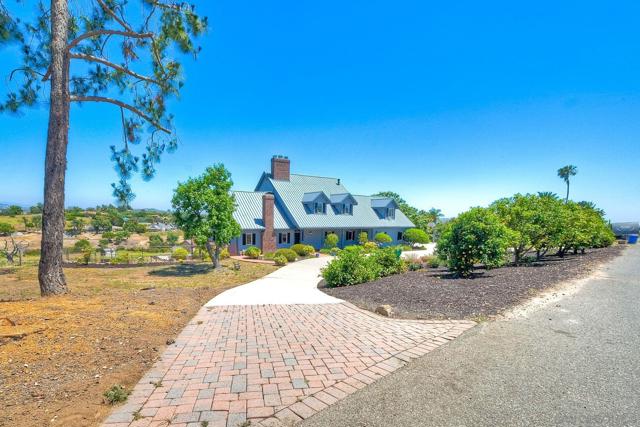 2511 Via Rancheros, Fallbrook CA: https://media.crmls.org/mediaz/5c95aa38-461b-413d-831c-d0b2301baee0.jpg