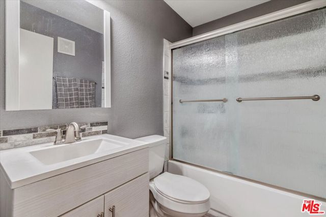 2104 El Domingo Circle, Lancaster CA: https://media.crmls.org/mediaz/5c9613b1-3da7-4859-beaa-9cf60f493679.jpg