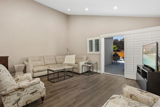 2112 Park Dale Ln, Encinitas CA: https://media.crmls.org/mediaz/5c968c96-47ac-4cfe-af9e-978cbf83c512.jpg