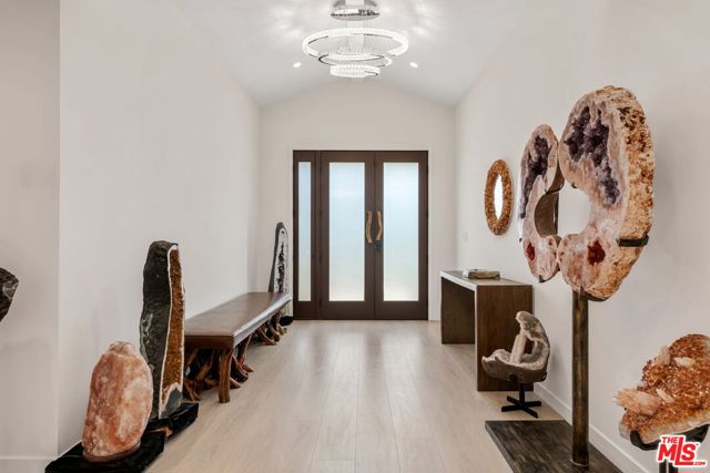 12763 Kling Street, Studio City CA: https://media.crmls.org/mediaz/5c96928a-0798-493f-9af2-401e1e2ae248.jpg