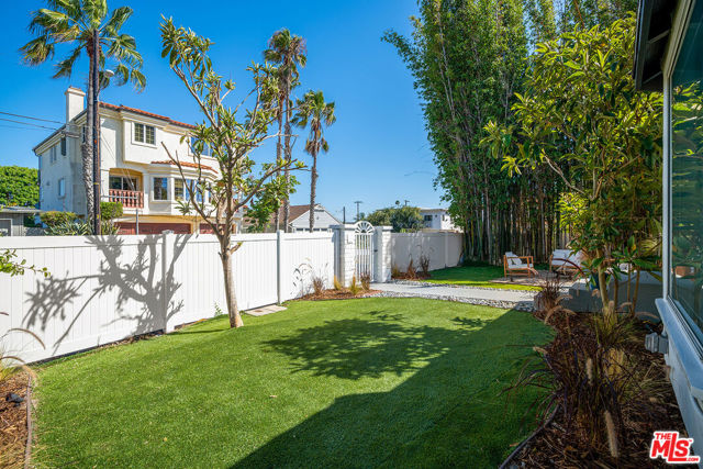 7145 Trask Avenue, Playa del Rey CA: https://media.crmls.org/mediaz/5c96b266-7d75-40bf-bc71-951941d0ac3b.jpg