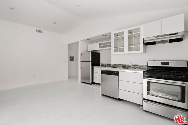 2165 Valentine Street, Los Angeles CA: https://media.crmls.org/mediaz/5c971f4d-104c-4638-8b02-3abd52e2bc03.jpg