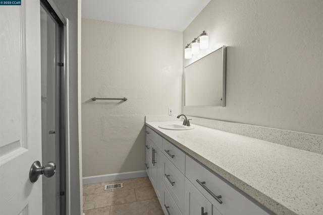 782 Ash Ct, Fairfield CA: https://media.crmls.org/mediaz/5c972ca3-879d-4a7e-b696-44fd6affa506.jpg