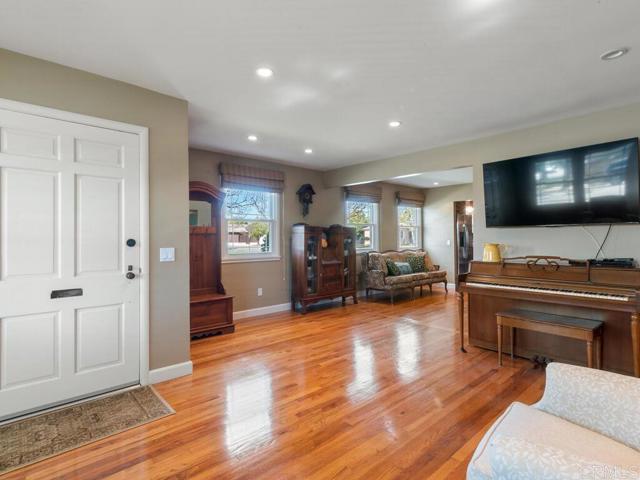 Detail Gallery Image 5 of 30 For 4839 Winona Ave, San Diego,  CA 92115 - 4 Beds | 3 Baths