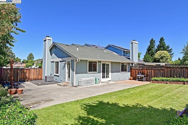 476 Mulqueeney St, Livermore CA: https://media.crmls.org/mediaz/5c9751e6-37ff-4ea0-b8df-16ed3fc86cae.jpg