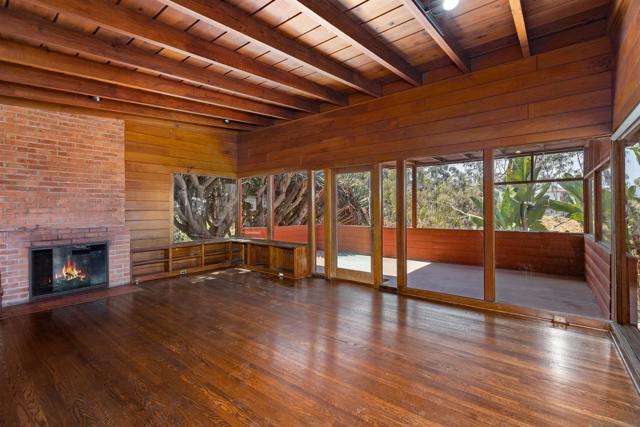 415 W Nutmeg St, San Diego CA: https://media.crmls.org/mediaz/5c976c64-e445-48f3-ae3b-f87f1d74b408.jpg
