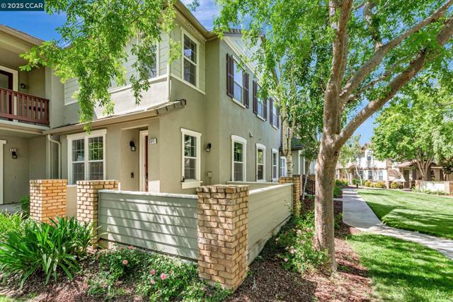 2511 Soren Way, San Ramon CA: https://media.crmls.org/mediaz/5c979acb-863c-43cc-b67b-33d49588375a.jpg