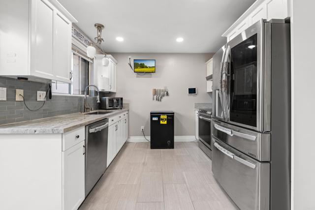 Detail Gallery Image 7 of 25 For 303 S Mollison Ave #3,  El Cajon,  CA 92020 - 2 Beds | 1/1 Baths