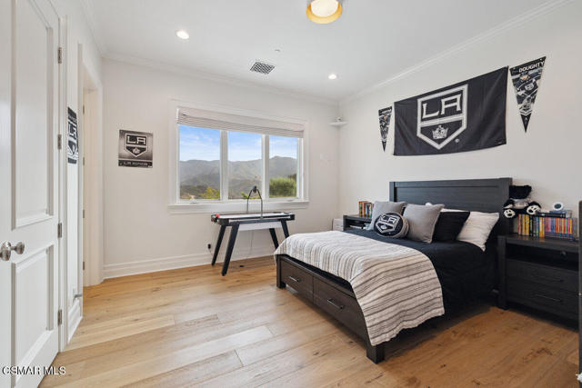 112 Hampstead Court, Westlake Village CA: https://media.crmls.org/mediaz/5c97bda7-1955-482d-9153-7c0561d8db79.jpg