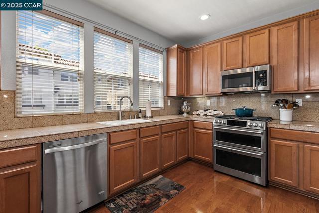 26 Warhol Way, Pleasant Hill CA: https://media.crmls.org/mediaz/5c97dc81-9b39-441c-a14f-84faebf78366.jpg