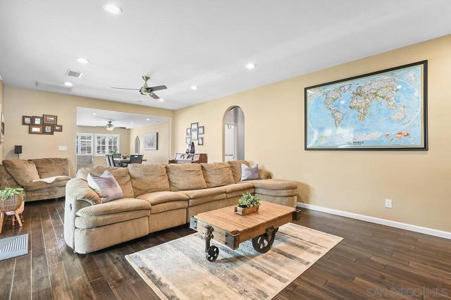 8931 Sunwood Dr, Santee CA: https://media.crmls.org/mediaz/5c97e139-cf75-4017-86d9-df965be543e1.jpg