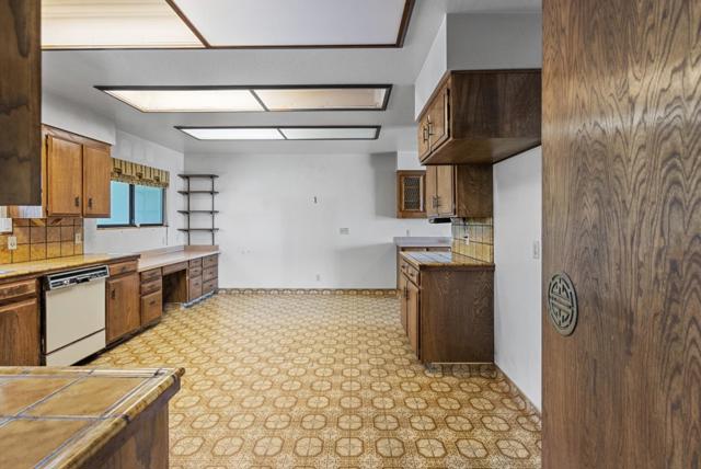 307 Mansfield Road, Hollister CA: https://media.crmls.org/mediaz/5c97e77d-b271-4a5a-8bb8-601191224e1e.jpg