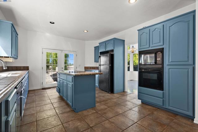 2205 Mark Twain, Antioch CA: https://media.crmls.org/mediaz/5c980e29-b204-42ac-bfeb-9289817ef97b.jpg