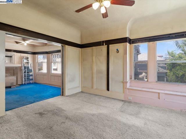 1013 Chestnut St, Oakland CA: https://media.crmls.org/mediaz/5c984919-0f79-45e3-b778-98f323721b3f.jpg