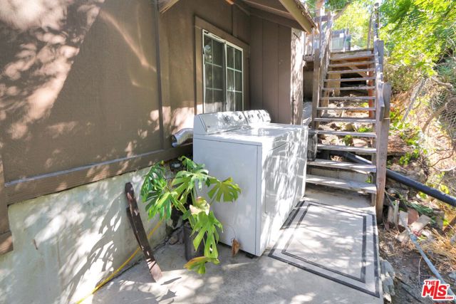 11154 Ventura Boulevard, Studio City CA: https://media.crmls.org/mediaz/5c98cdbb-57e3-45c4-8237-d1d2ef84f09d.jpg