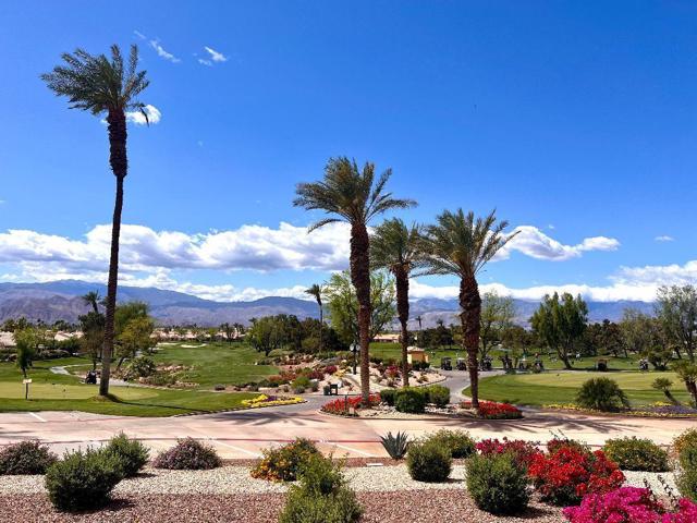 78902 Chardonnay Way, Palm Desert CA: https://media.crmls.org/mediaz/5c98f7b4-4c9f-43df-bb20-bb3761e33bf2.jpg