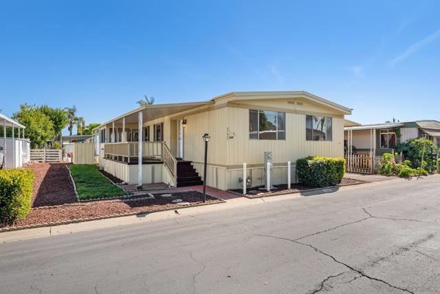 2700 Valley Parkway, Escondido CA: https://media.crmls.org/mediaz/5c9931ca-cd5a-4c58-aee4-8391a1dbd843.jpg