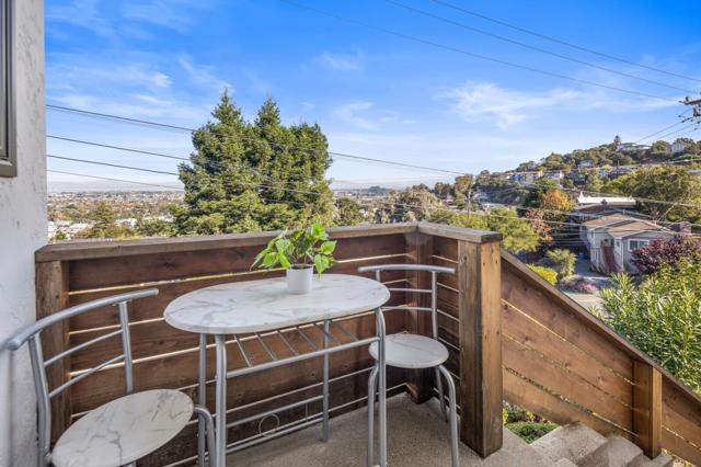 1708 Mills Avenue, Belmont CA: https://media.crmls.org/mediaz/5c993a1a-88a6-429a-bd19-f53beb67f7df.jpg