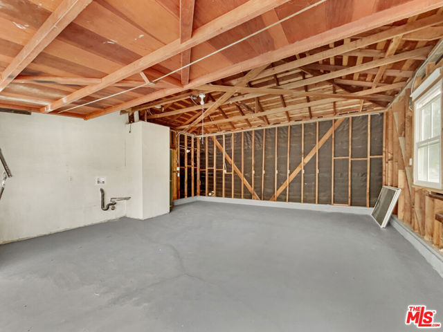 264 S Joanne Avenue, Ventura CA: https://media.crmls.org/mediaz/5c99aa9b-c22c-4983-b8a4-8e02c1d6a1fe.jpg