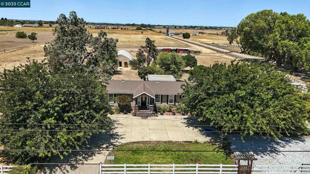 1950 Tule Ln, Knightsen CA: https://media.crmls.org/mediaz/5c99b3f5-2cfe-401e-a708-5d537abe7aa3.jpg