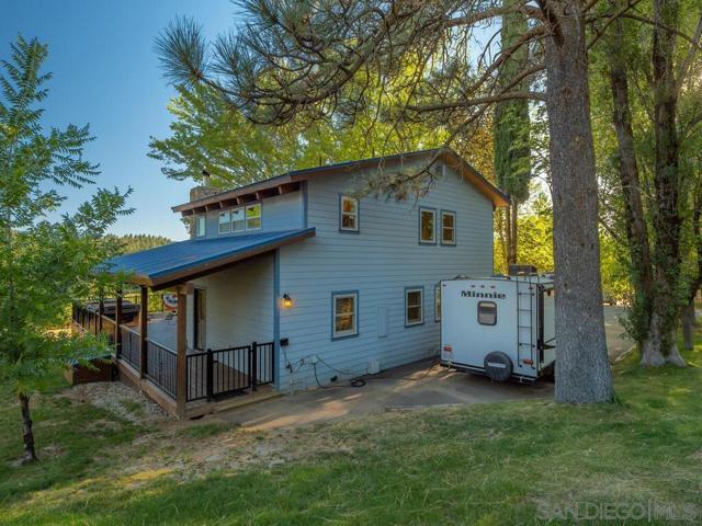 1209 Farmer Road, Julian CA: https://media.crmls.org/mediaz/5c99e407-20aa-4738-a0bb-12b7630b5915.jpg