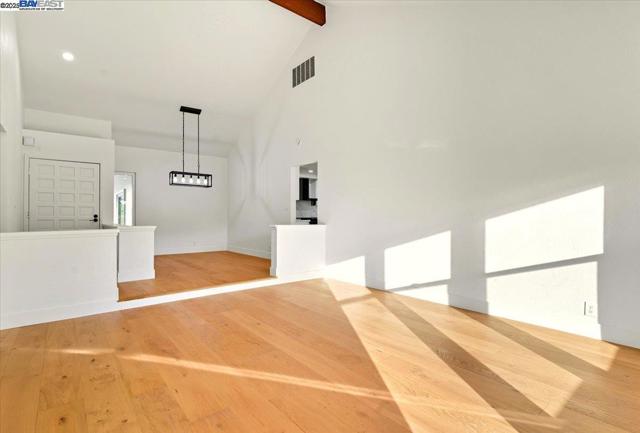 11 Paddock Ct, Pleasant Hill CA: https://media.crmls.org/mediaz/5c9a0582-96d0-445b-9517-7ff18ffe07f5.jpg