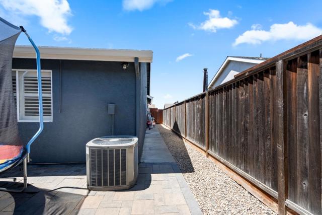 2399 Paradise Drive, Hollister CA: https://media.crmls.org/mediaz/5c9a8737-4ed0-4ba2-8da8-930b777a1567.jpg