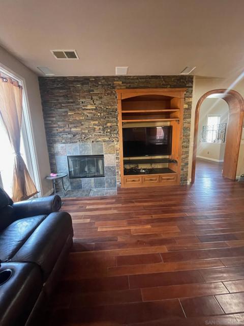 5192 Emerald Cove, San Diego CA: https://media.crmls.org/mediaz/5c9aa3ba-d575-4fac-b4fb-c20fd7d21e57.jpg