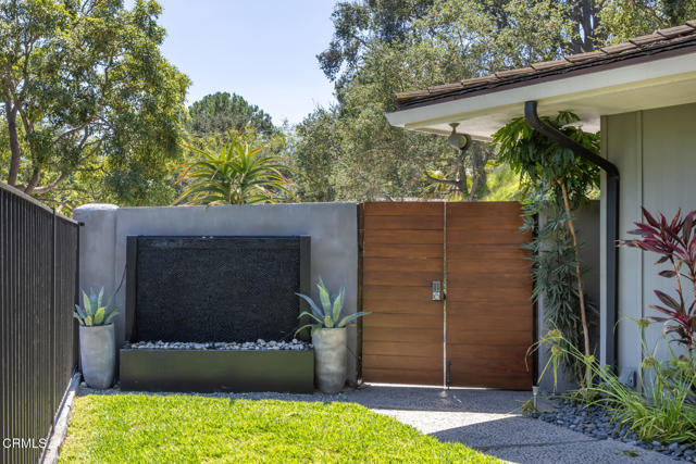 3608 Hampstead Road, La Canada Flintridge CA: https://media.crmls.org/mediaz/5c9b154c-ad80-4c39-861b-73c2022f8453.jpg