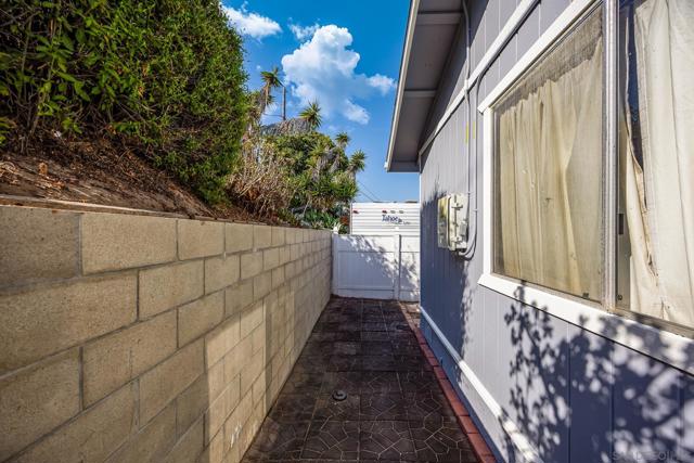 1180 Evelyn St, San Diego CA: https://media.crmls.org/mediaz/5c9c11e0-c775-41d2-bc5c-66c8f4e25882.jpg